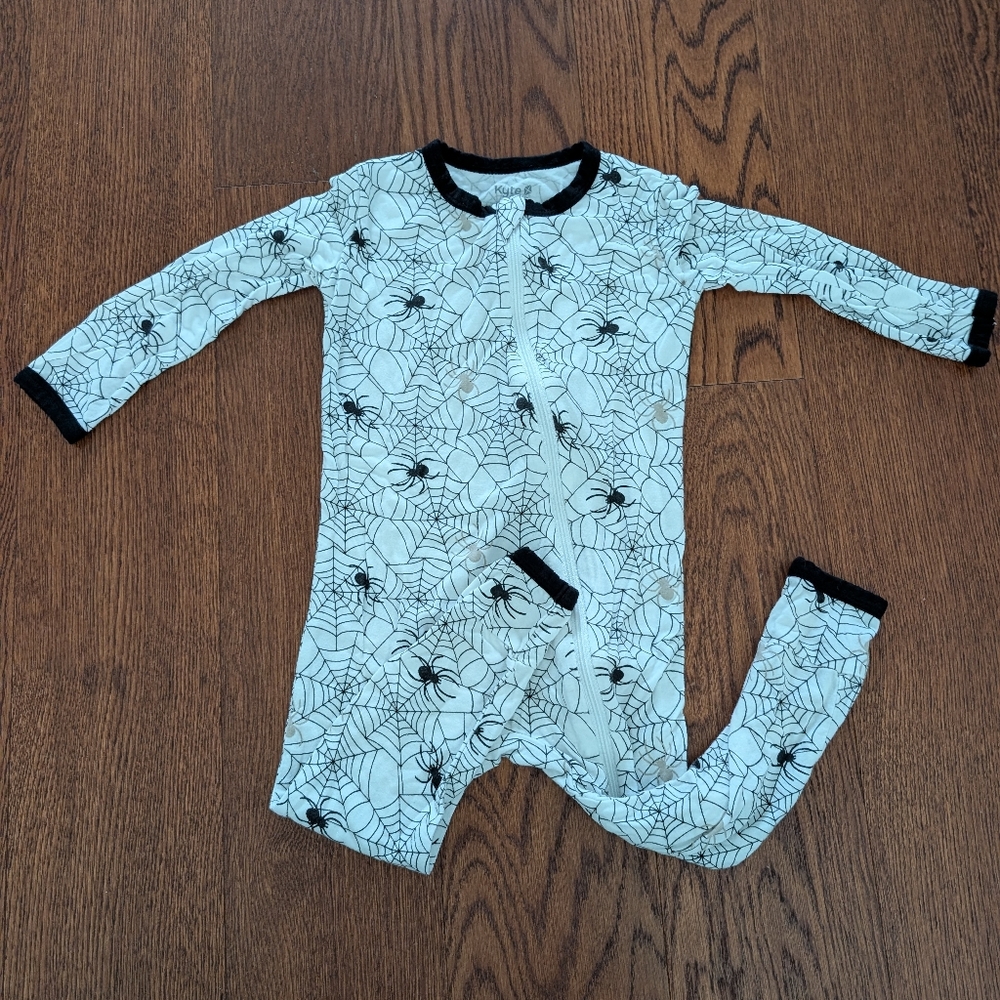 Kyte Baby Spiderweb Zip Up Onesie Sz 3T